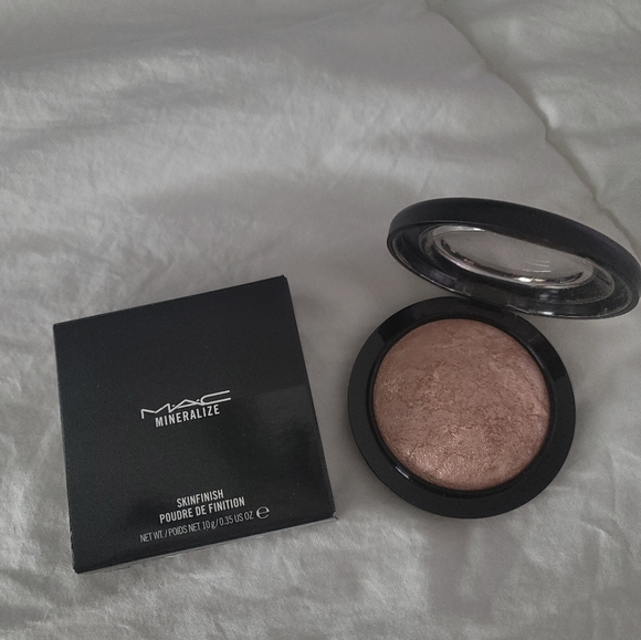 Mac soft and gentle mineralized skin highlighter - Picture 3 of 3